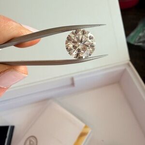 3.82 Carat F/VS2 Round Lab Grown Diamond IGI Ideal Cut – Type IIa